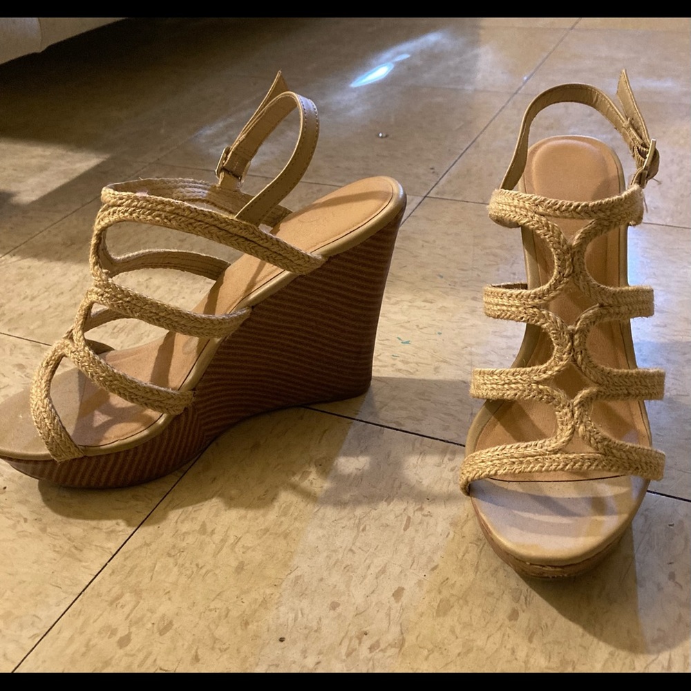 Size 10 tan wedges